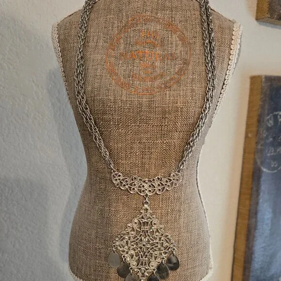 Ornate Necklace -EUC - Picture 2 of 3